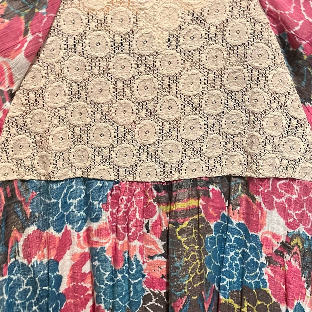 343. WOMENS FIG & FLOWER 2X DETAIL TOP - Picture 4 of 5